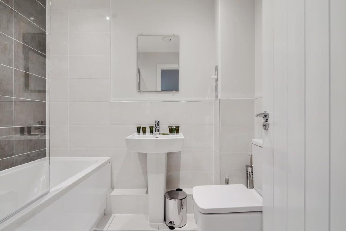 Beautiful 2 Bed Apartment In A Converted Mill Leeds  Exteriör bild